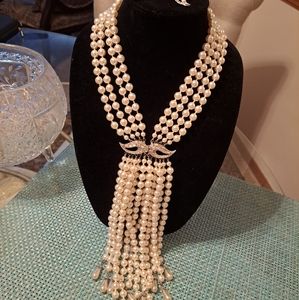 Costume  pearl necklace and matching earrings